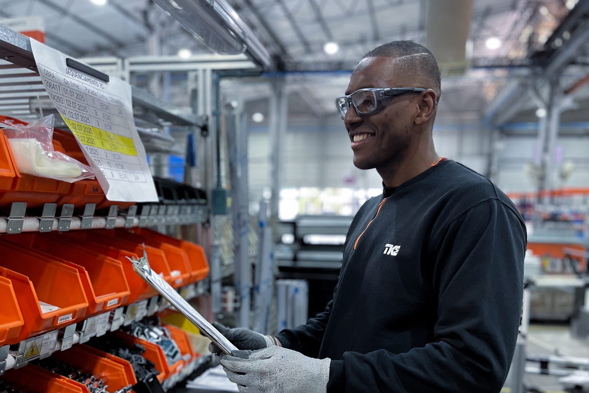 Équipe de fabrication chez TK Elevator